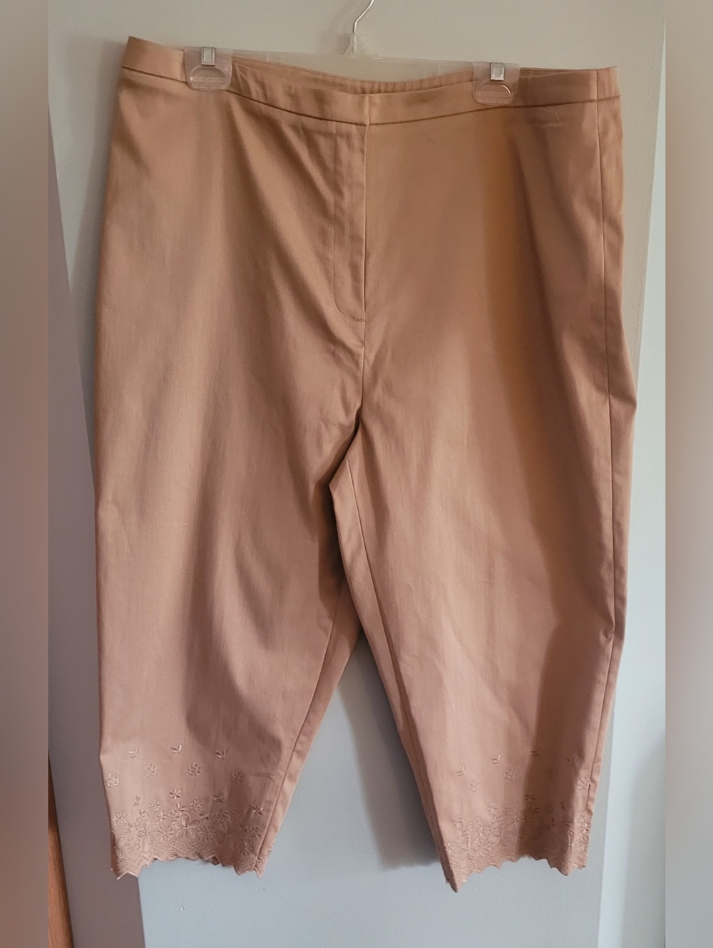 Apostrophe Neutral Beige Stretch Capri Pants